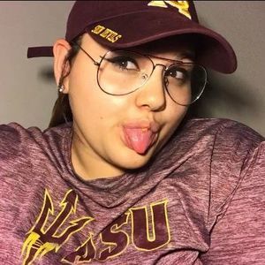 Meet your Posher, Danielle